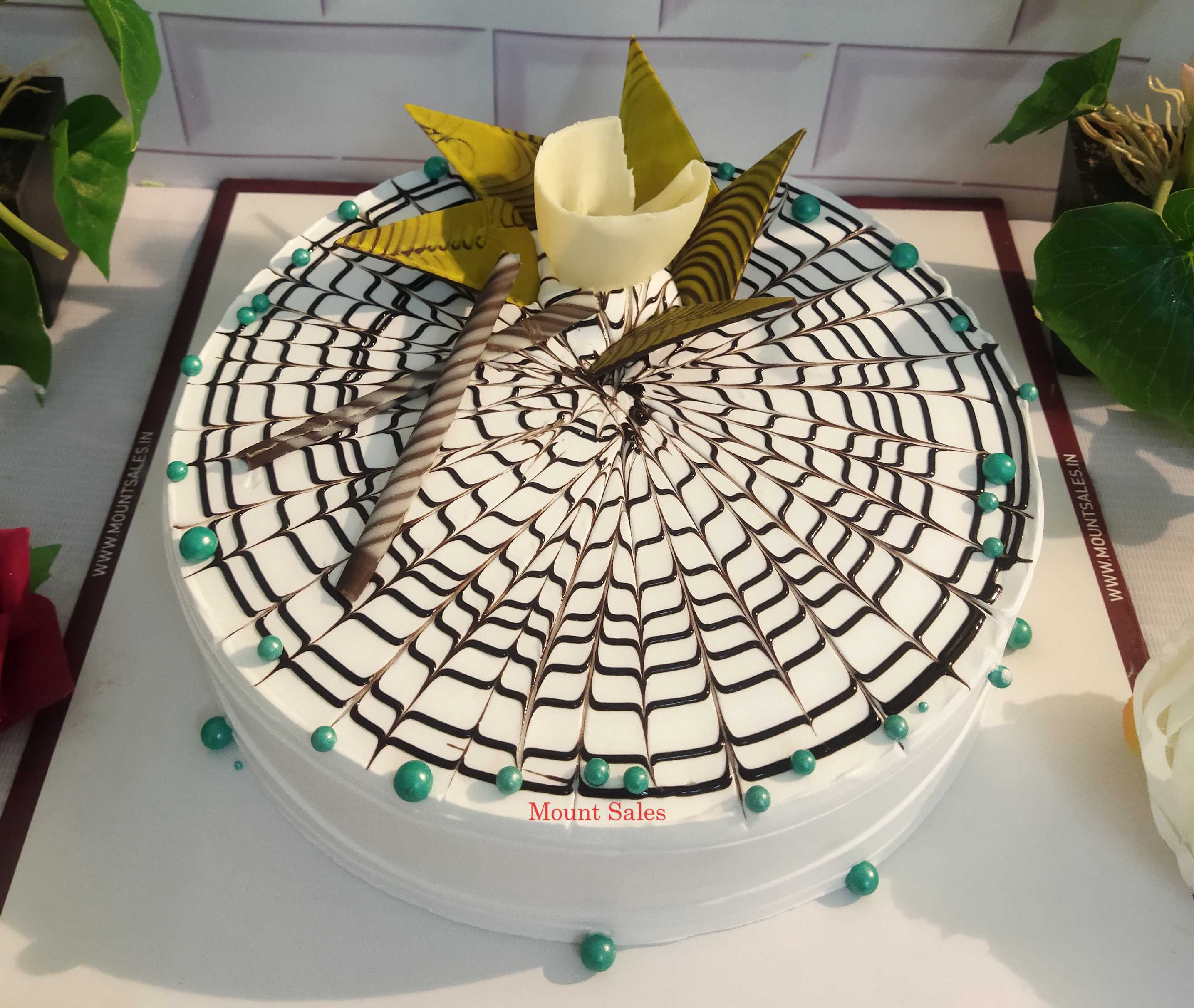 Premium RED N White Velvet Cake